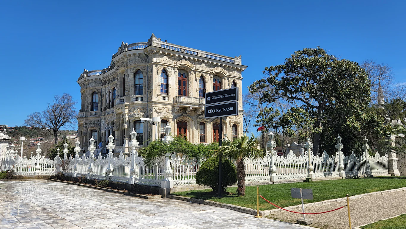 库楚克苏行宫 (Küçüksu Kasrı)